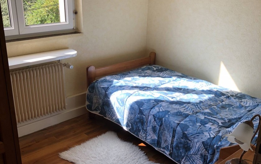 chambre avec 1 lit simple