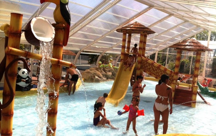 Location de vacances - Bungalow - Mobilhome à Landevieille - La pataugeoire ludique couverte et chauffée de 120m²