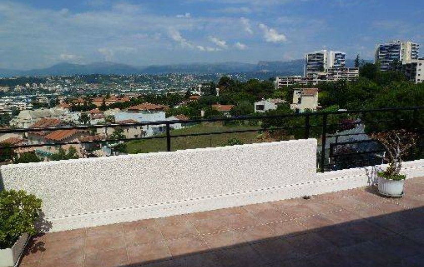 Location de vacances - Appartement à Nice - vue sur collines et montagnes échappée mer