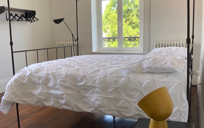 Location de vacances - Gîte à Tonnoy - la chambre 3 et son Baldaquin en 160