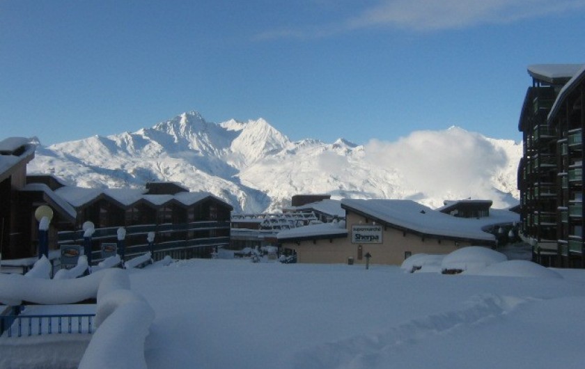 Location de vacances - Appartement à Arc 1800 - Vue sur Les Arandelières et au fond le Mont Blanc