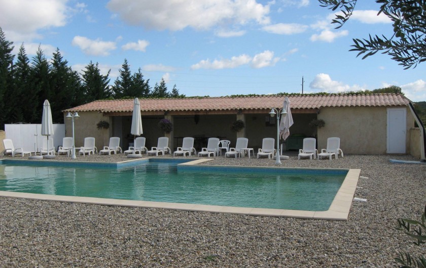Location de vacances - Gîte à Saint-Paulet-de-Caisson - la piscine commune aux 3 gites dim : 14metres x 7m