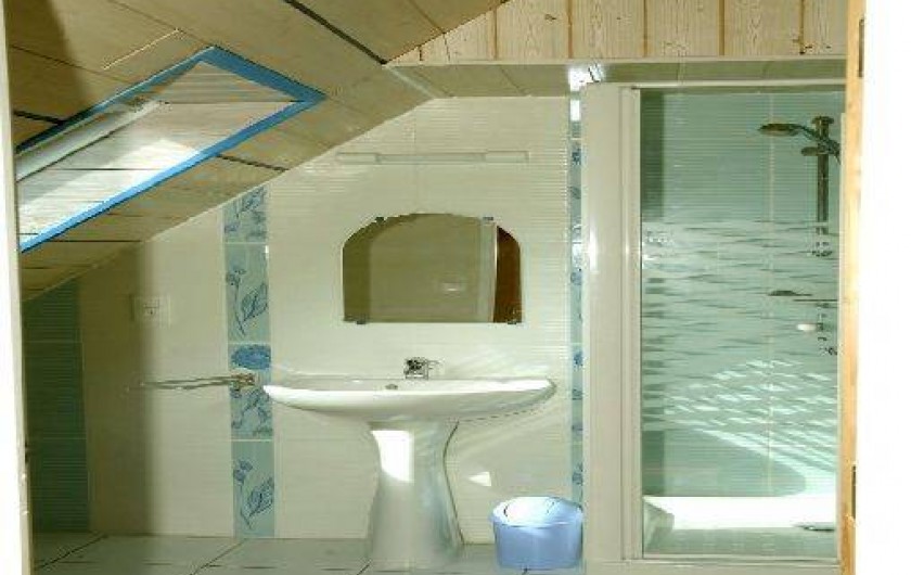 Location de vacances - Gîte à Plestin-les-Grèves - salle d'eau étage
