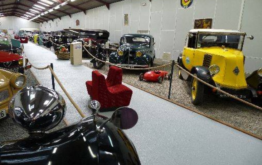 Location de vacances - Camping à Bellenaves - Musée automobile sur place à 2 km du camping, ouvert d'avril à fin septembre.