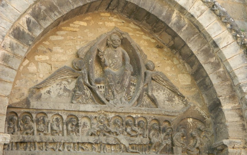 Tympan de l'église romane (11-12e s.) de Bellenaves