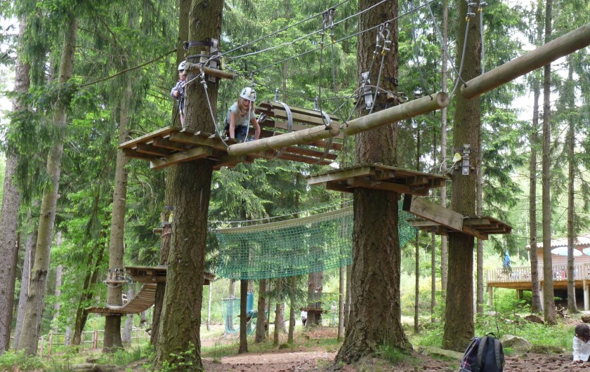 Location de vacances - Camping à Bellenaves - Parc accrobranche à 8 km.