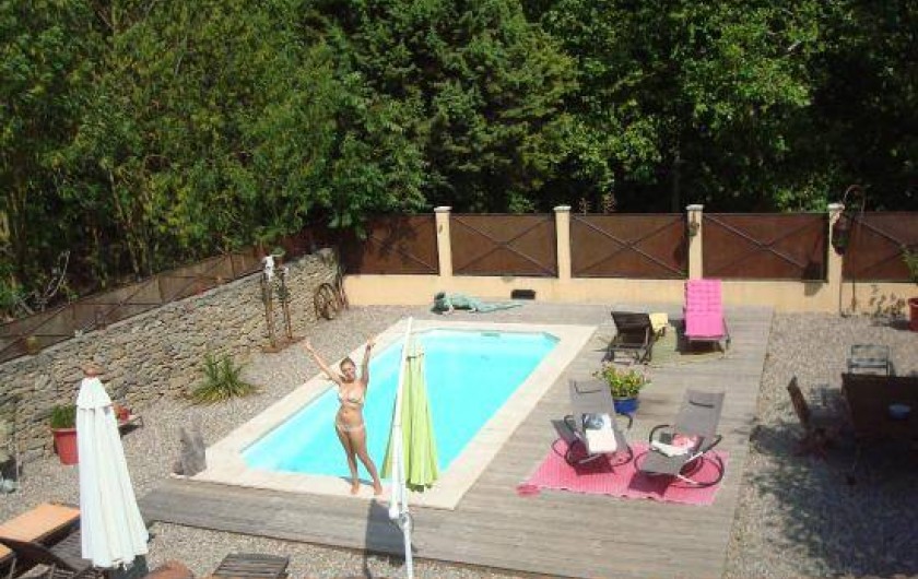 Location de vacances - Villa à Carcassonne - piscine vue de la terrasse