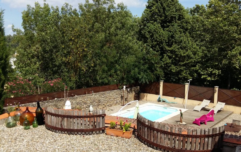 Location de vacances - Villa à Carcassonne - piscine vue de la terrasse