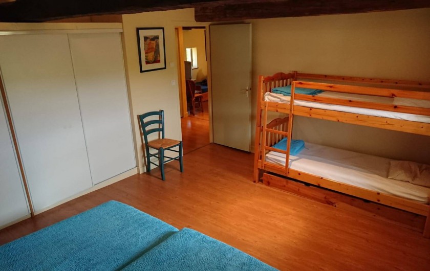 Location de vacances - Gîte à Champs-Romain - Chambre 4 personnes à l'étage