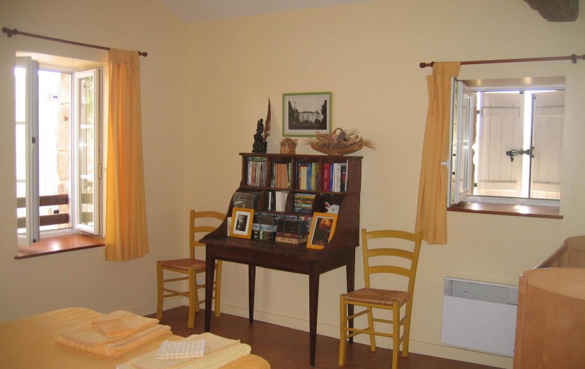 Location de vacances - Gîte à Champs-Romain - Chambre 2 personnes à l'étage