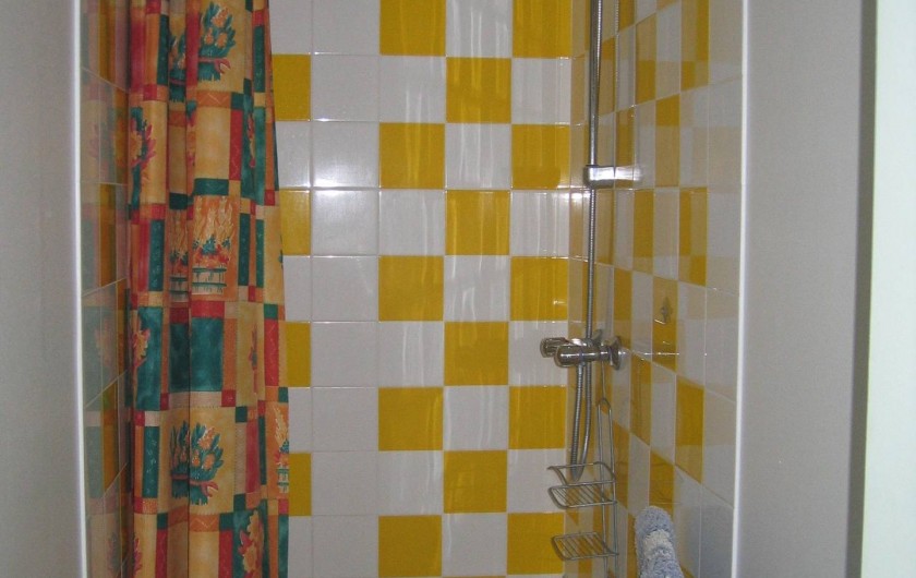 Location de vacances - Gîte à Champs-Romain - Douche à l’étage