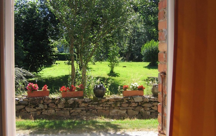 Location de vacances - Gîte à Champs-Romain - Vue de la salle de bain du rez de chaussée