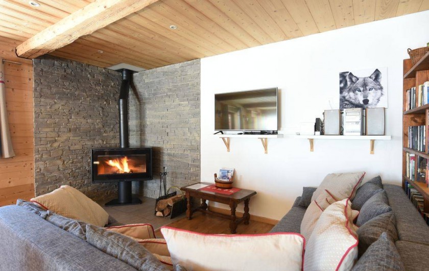 Location de vacances - Chalet à Taninges - Salon avec poêle à bois