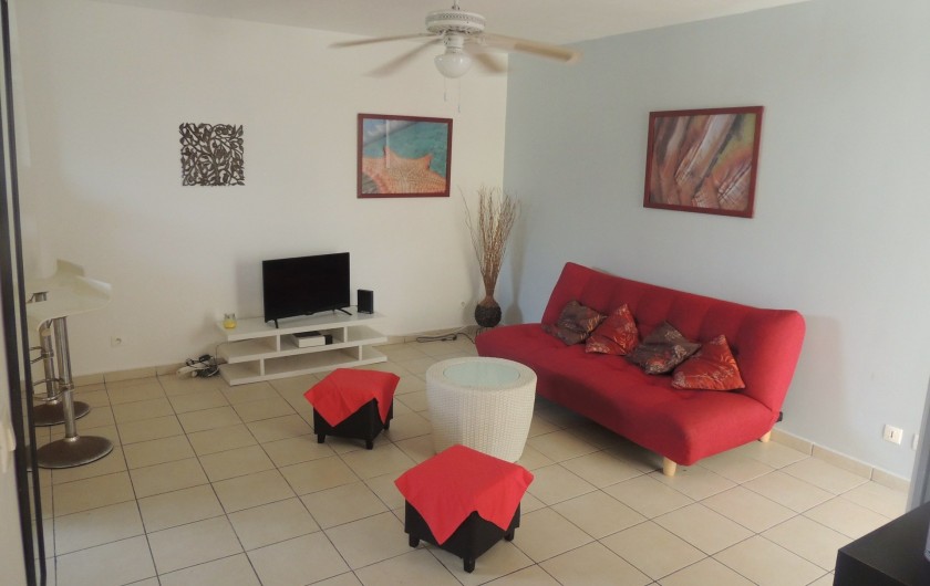 Location de vacances - Appartement à Le Gosier - Le salon, avec son canapé lit