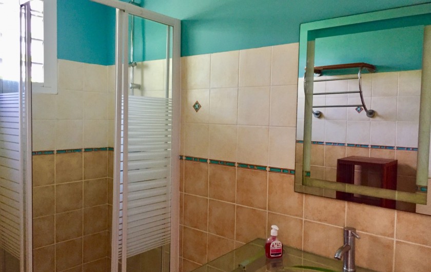 Location de vacances - Appartement à Le Gosier - La salle de bain