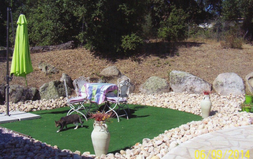 Location de vacances - Villa à Porto-Vecchio - salon de jardin près de la piscine