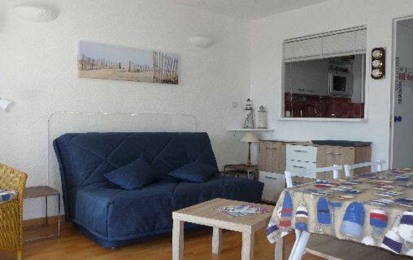 Location de vacances - Studio à Les Sables-d'Olonne - pièce de vie avec banquette BZ de 140X200 (neuve et de qualité)