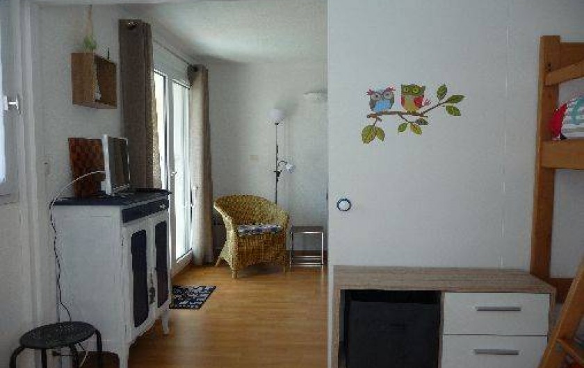 Location de vacances - Studio à Les Sables-d'Olonne - vue de la pièce de vie, depuis la chambre