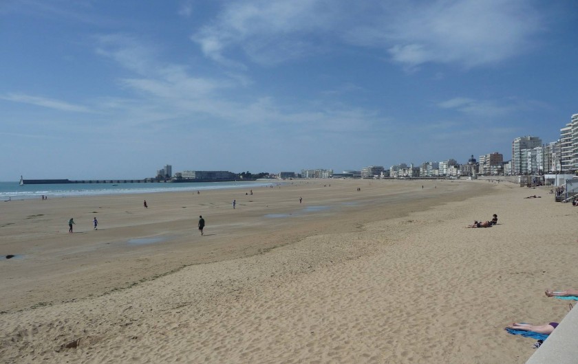 Location de vacances - Studio à Les Sables-d'Olonne - la plage des Sables d'Olonne à marée basse