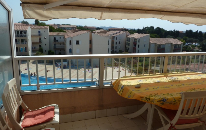 Location de vacances - Appartement à Fréjus - Terrasse vue piscine