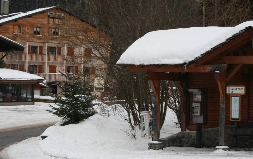 Location de vacances - Appartement à Morzine - Vue depuis l'arrêt des navettes