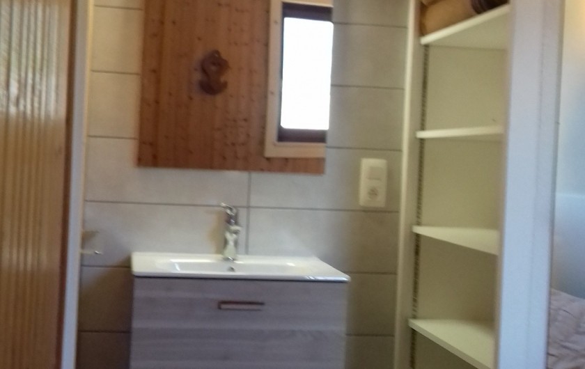 Location de vacances - Appartement à Morzine - Coin toilette dans la chambre des parents