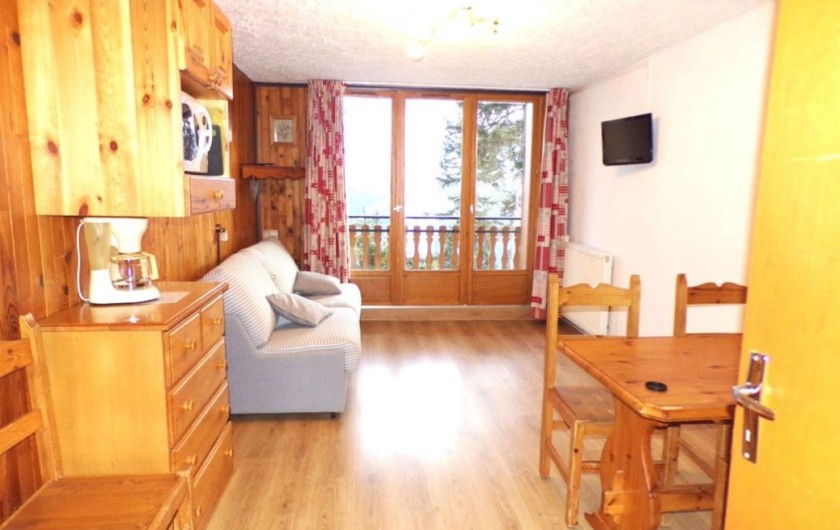 Location de vacances - Studio à La Rosière - Séjour spacieux, balcon plein sud.
