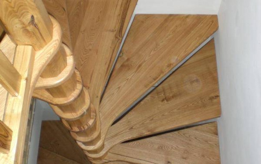 Location de vacances - Gîte à Coupiac - escalier intérieur