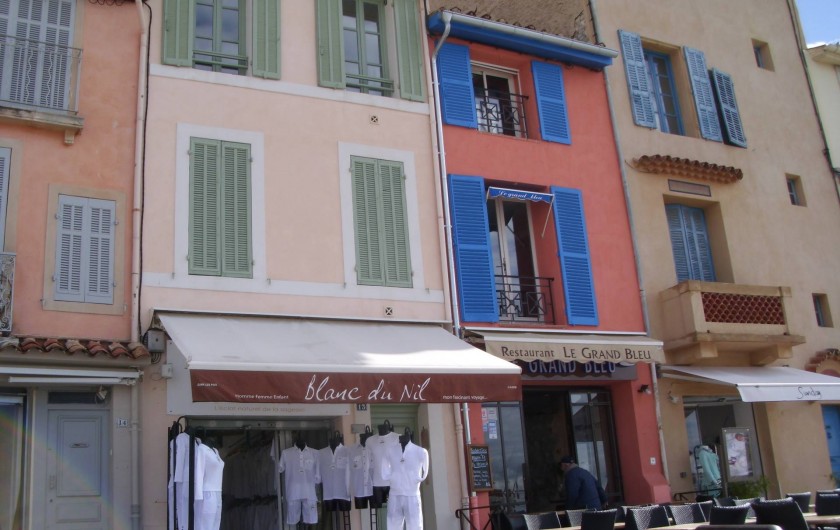 Location de vacances - Appartement à Cassis - Les magasins sur  port de Cassis