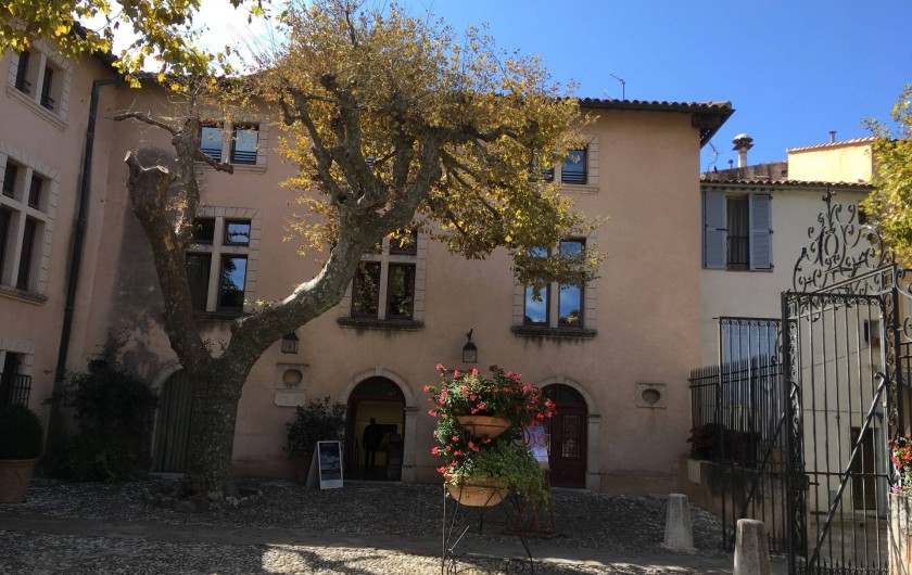 Location de vacances - Appartement à Cassis - Place devant la mairie