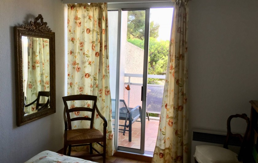 Location de vacances - Appartement à Cassis - chambre avec balcon