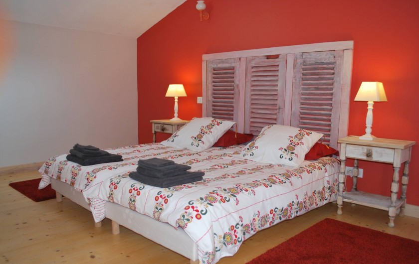 Location de vacances - Gîte à Eygurande-et-Gardedeuil - Chambre à l'étage. Gîte de la Guirandole-Eygurande et Gardedeuil-Dordogne