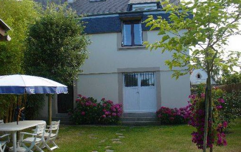 Location de vacances - Studio à Saint-Malo - Coté studio et jardin.