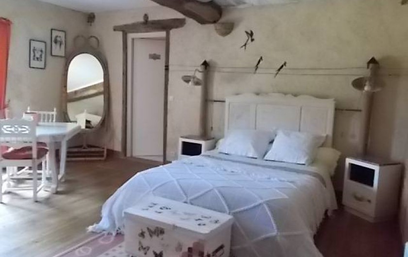 Location de vacances - Chambre d'hôtes à Gigny - Chambre Hirondelles :   1 lit double  + 1 lit simple Vue sur prairie, forêt