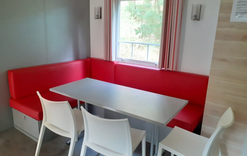 Location de vacances - Bungalow - Mobilhome à Camiers - Coin salon et salle à manger