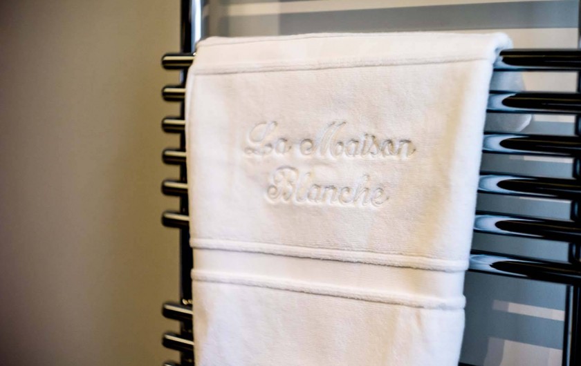 Location de vacances - Chambre d'hôtes à Beaune - Détail dans les salles de bains