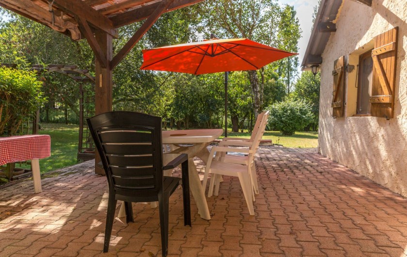 Location de vacances - Gîte à Dému - La terrasse du gîte
