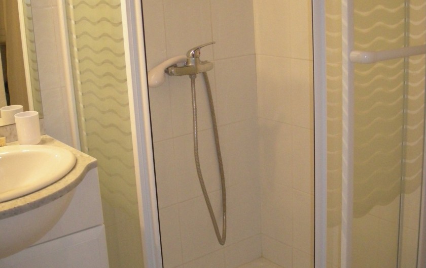 Location de vacances - Appartement à Saint-Aygulf - Douche avec parois vitrées