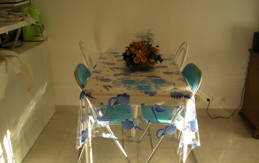 Location de vacances - Appartement à Saint-Aygulf - Table séjour