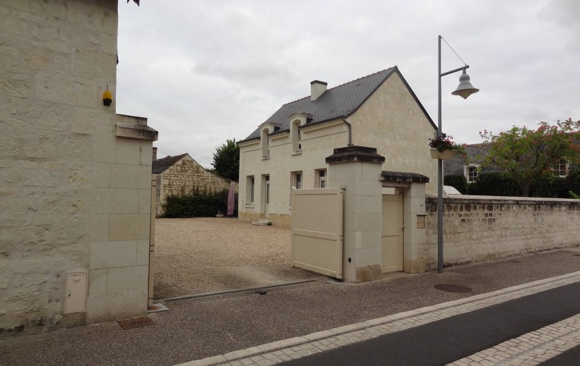 Location de vacances - Gîte à Avoine - Vue de la rue