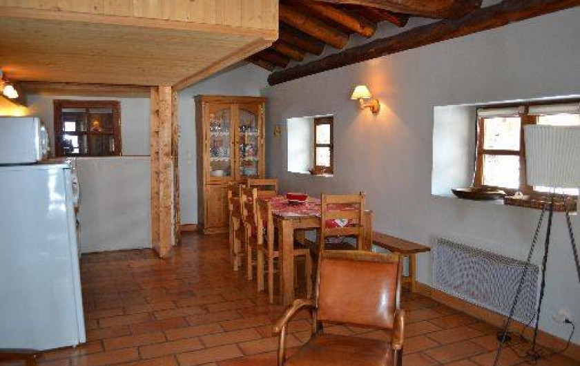 Location de vacances - Appartement à Bonneval-sur-Arc - Espace repas vu du salon