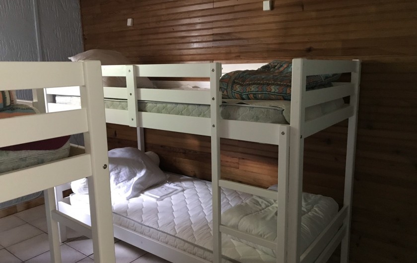 Location de vacances - Appartement à Gavarnie - Logement rez de chaussé Chambre 3 avec 4 lits de 90*190
