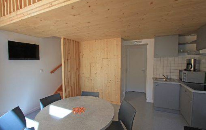 Location de vacances - Chalet à Xonrupt-Longemer - Eco-Lodge séjour vue sur cuisine