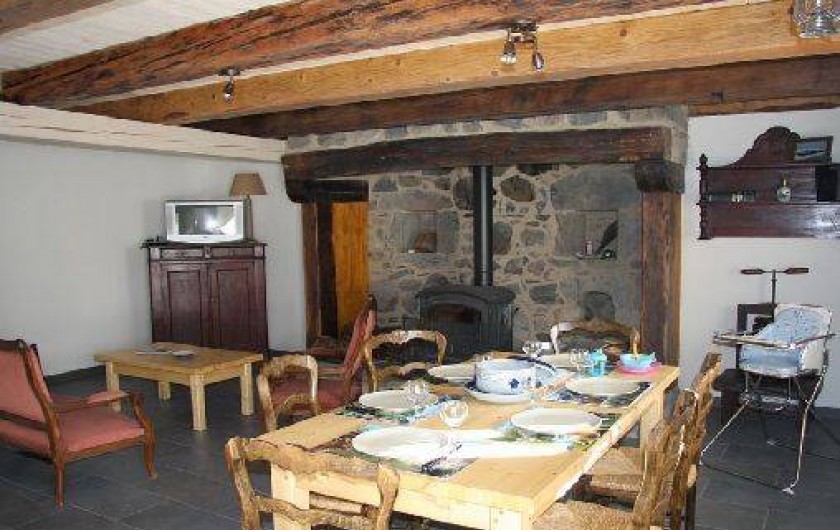 Location de vacances - Gîte à La Tour-d'Auvergne - Salle à manger Rez de jardin