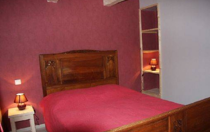 Location de vacances - Gîte à La Tour-d'Auvergne - Chambre 1 Rez de jardin