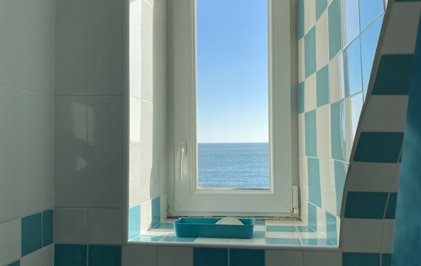 Location de vacances - Villa à Saint-Philibert - Prendre une douche les yeux rivés vers l'océan