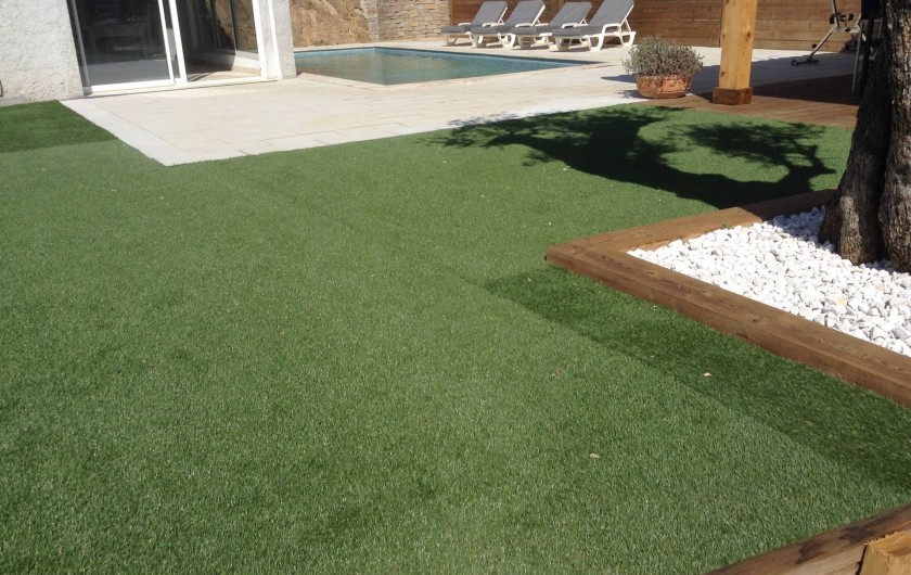 Location de vacances - Villa à Bormes-les-Mimosas - piscine privée, terrasse, pelouse