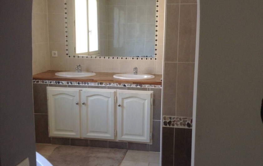 Location de vacances - Villa à Bormes-les-Mimosas - salle de bain du RDC