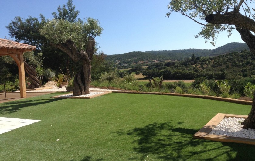 Location de vacances - Villa à Bormes-les-Mimosas - vue dégagée colline