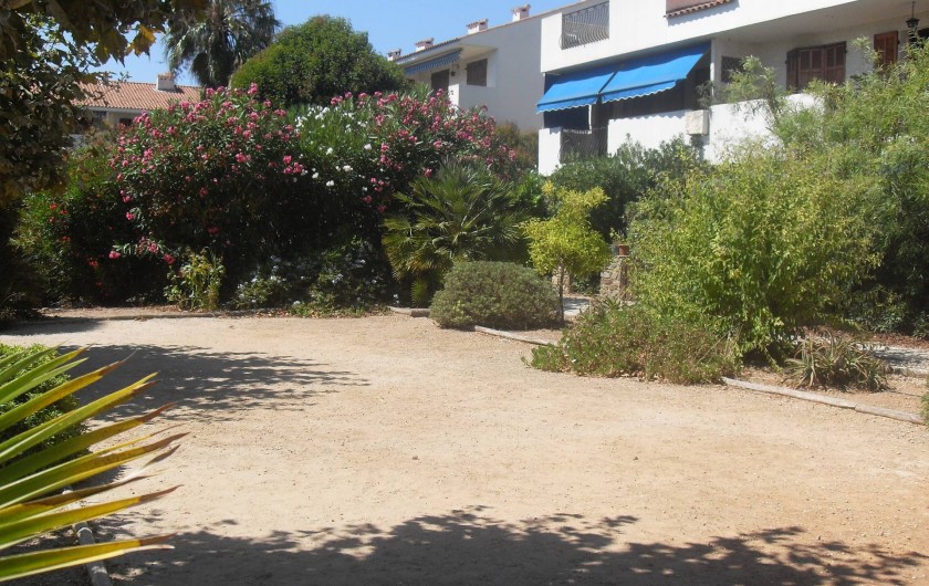 Location de vacances - Appartement à Carqueiranne - Vue du Parc de la Résidence